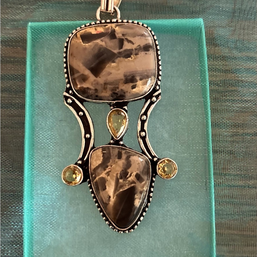 Pendant - Picture 2 of 2